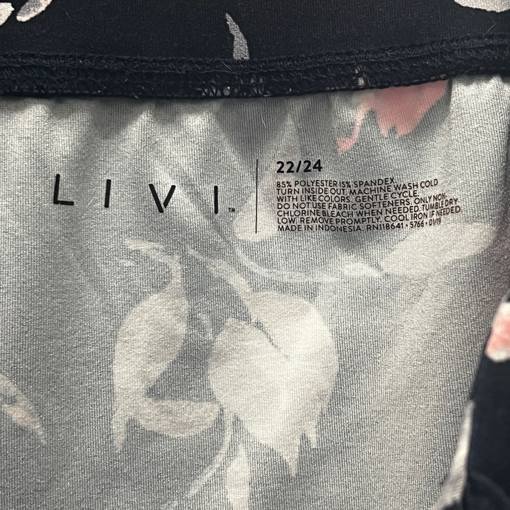 Torrid Live Active Floral Print Black Leggings - Picture 6 of 8
